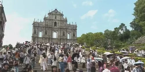 人潮炸開，澳門黃金週熱度已超越疫情前